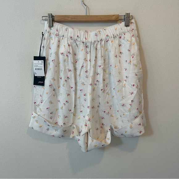 Wildfox Odessa Floral Shorts with Pearl Trim Size Medium White Floral NWT - Picture 10 of 14